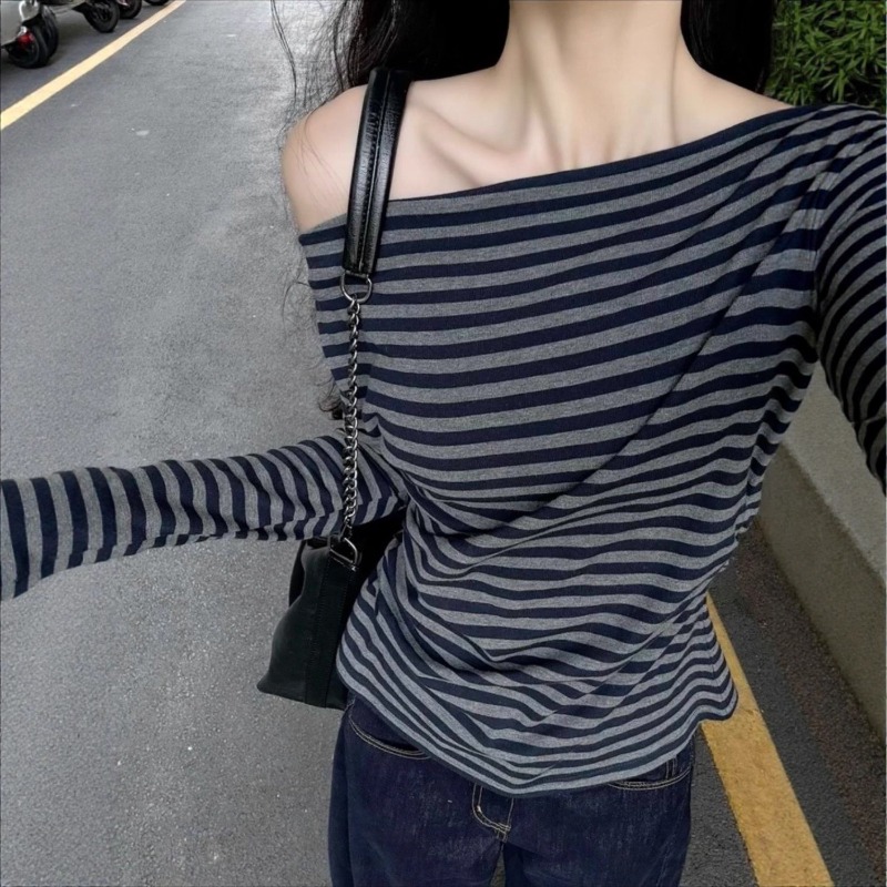 بلوزة نسائية كورية عصرية مخططة - مراجعة Blouse Off Shoulder وسعره