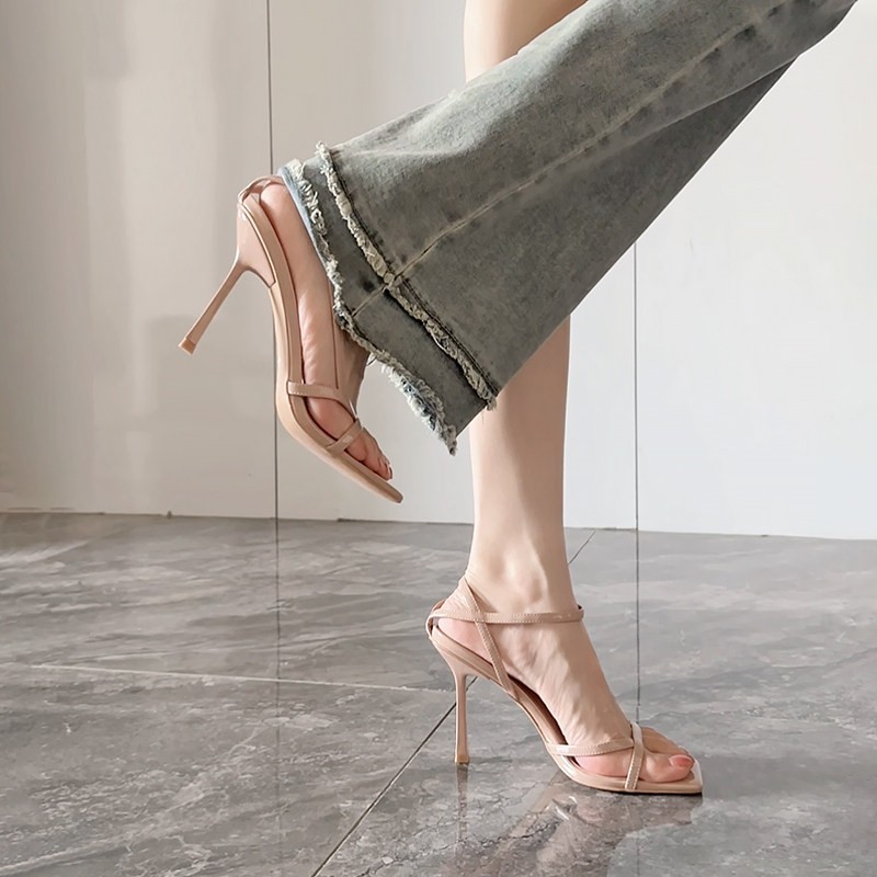 صنادل نسائية بكعب عالٍ رفيع، ب - مراجعة Sandal Strappy Heeled وسعره